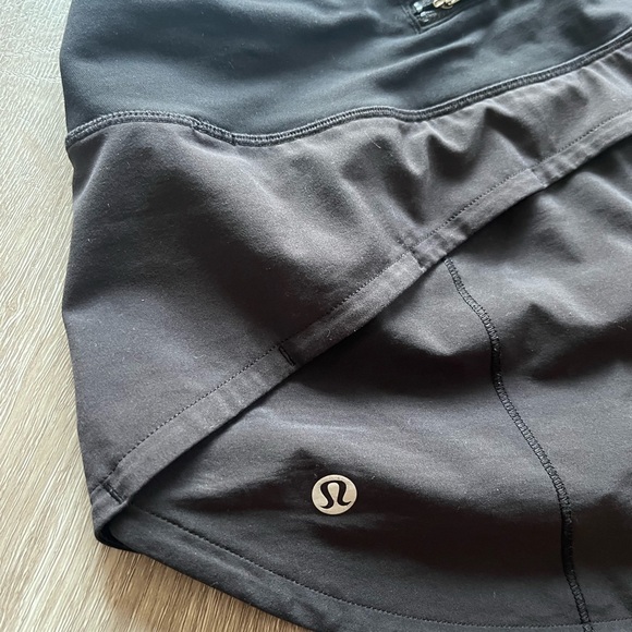 Lululemon Speed Up Shorts - Picture 4 of 5